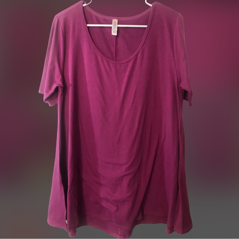 LuLaRoe Fuchsia Perfect T - L - Short Sleeve Scoop Neck *small flaw*